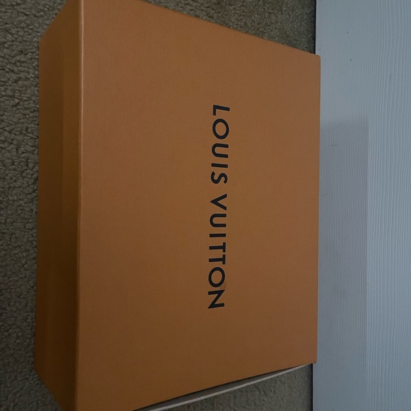 Louis Vuitton Men Offshore Sneaker in Graphite - Picture 4 of 6